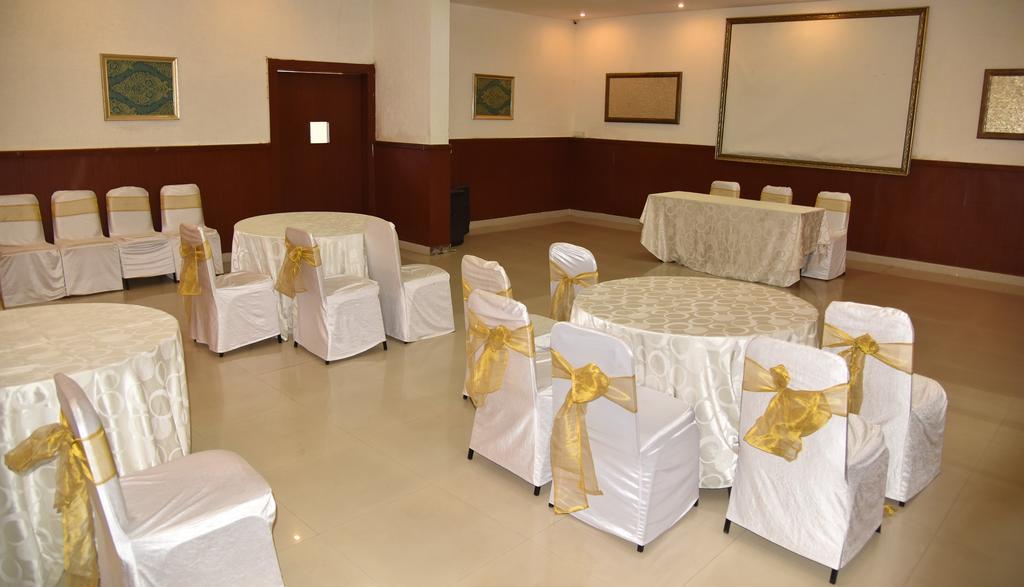 The Bentley Seaside Boutique Hotel Chennai Exterior photo