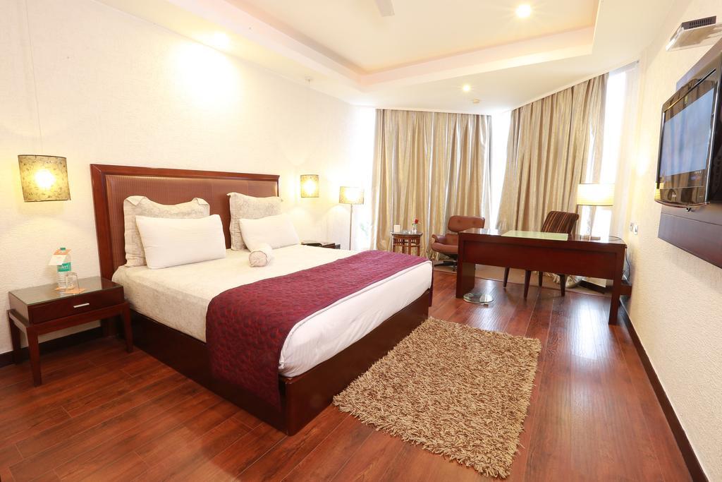The Bentley Seaside Boutique Hotel Chennai Exterior photo